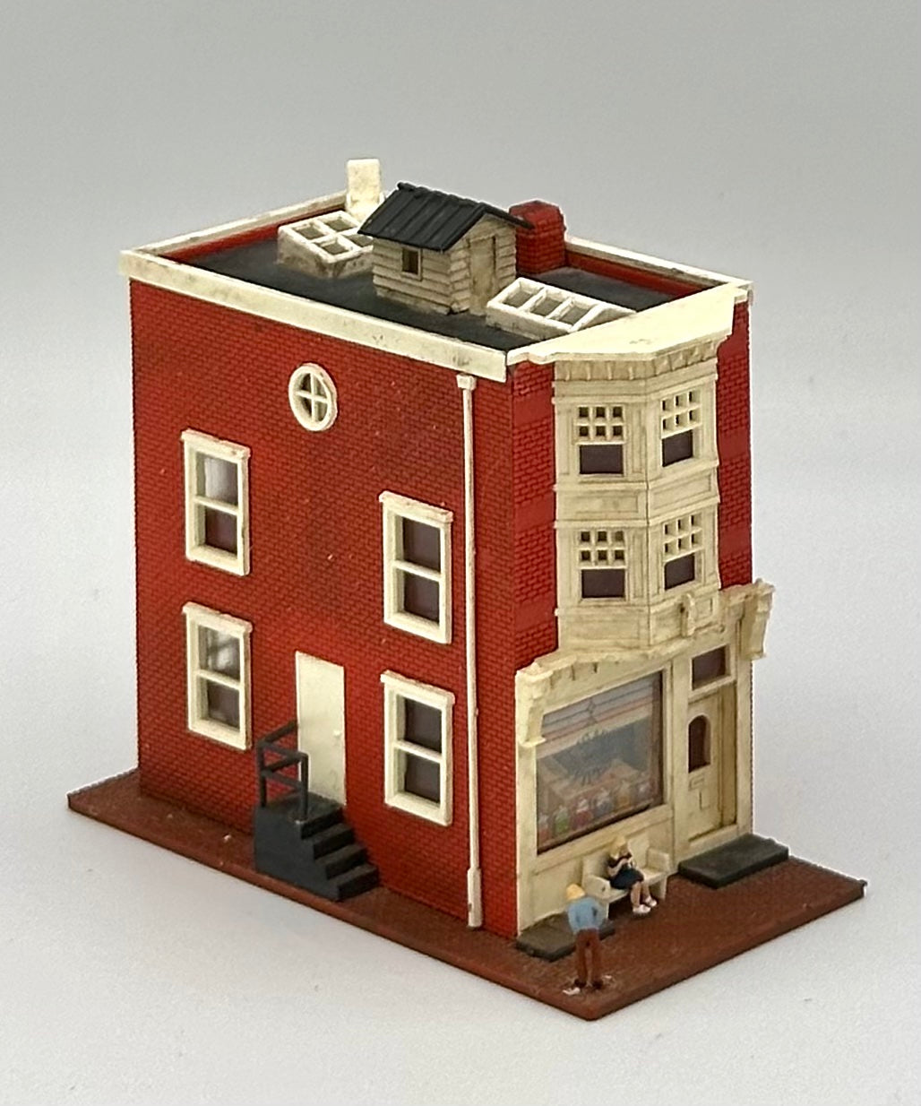 N Scale 3-Story Small Shop/ Apartments Weathered, Street figures Fully assembled