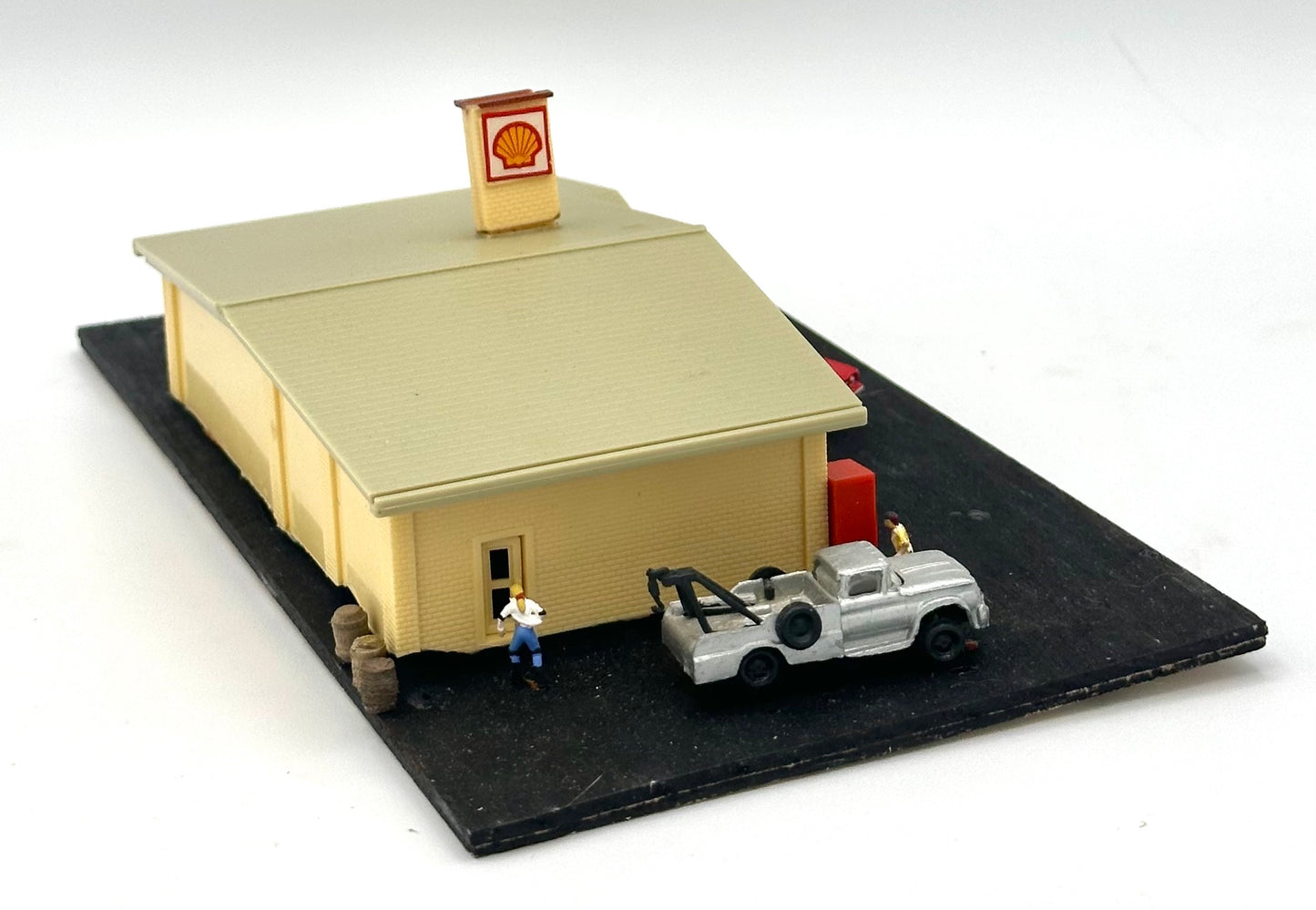 Bachmann N Scale Shell Gas Station Fully Assembled Diorama
