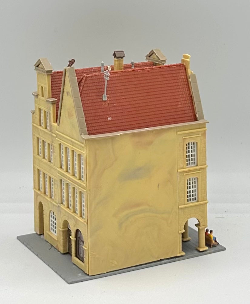 Kibri N Scale 4-Story Shops/ Apartment Building