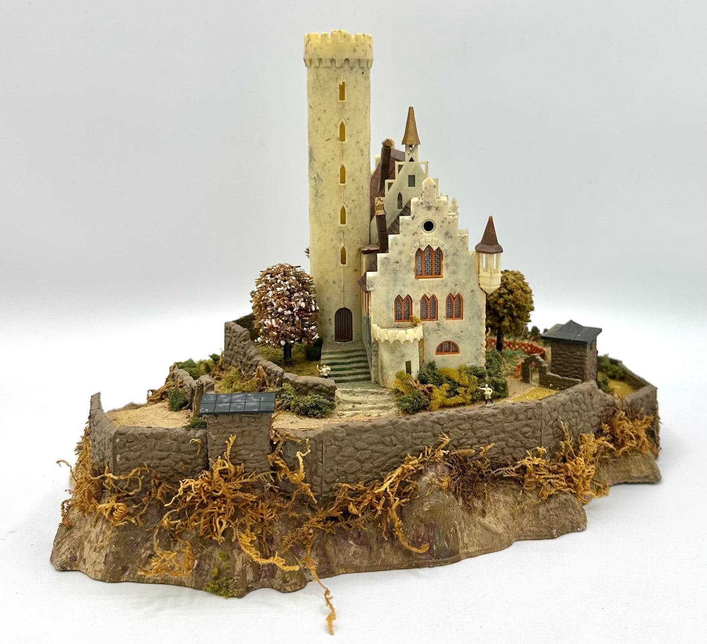 Very Rare Kibri Z Scale Lichtenstein Castle Custom Painted/Weathered Fully Assembled