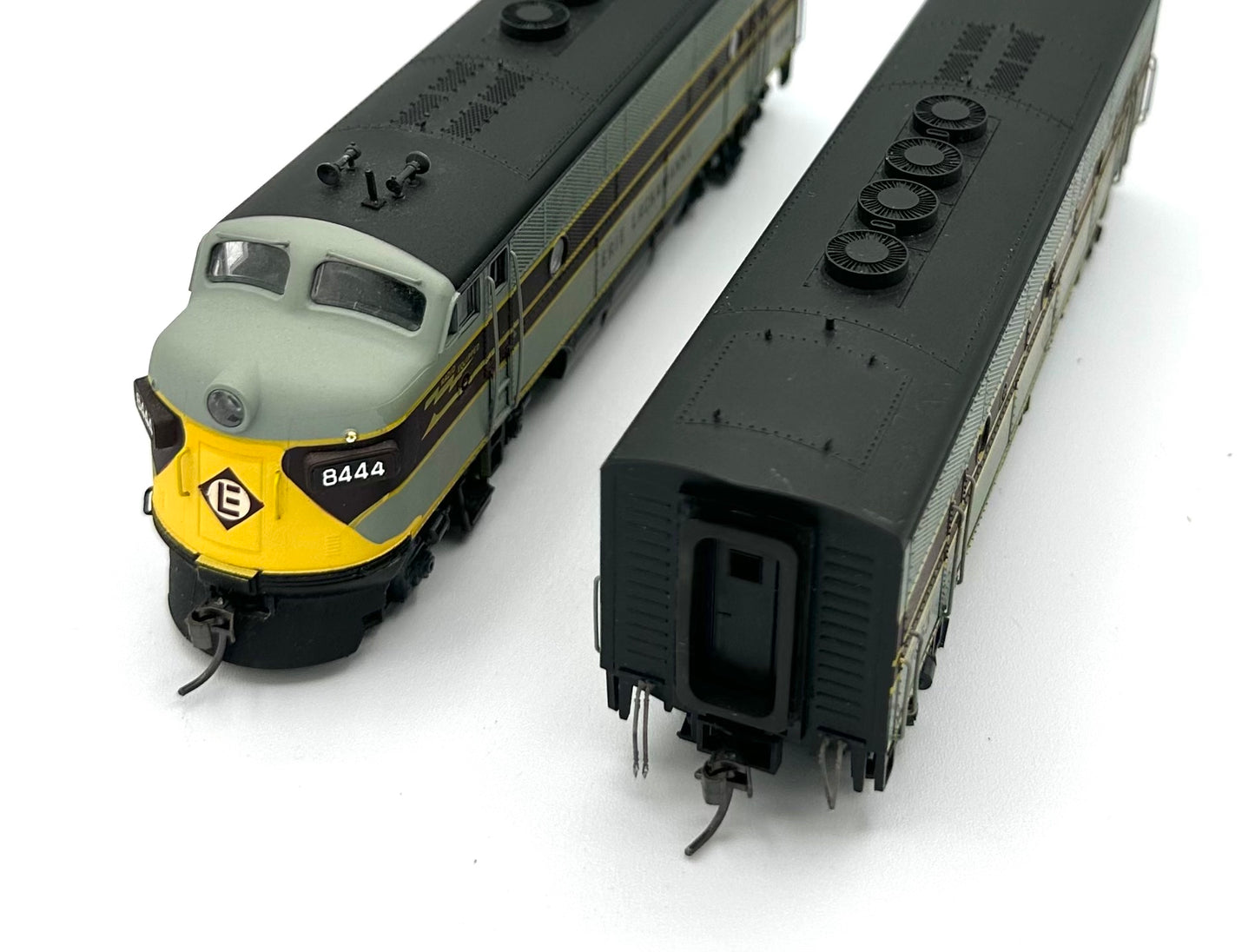 Kato HO Scale Erie Lackawanna F7 A&B BOTH POWERED DC Diesel Locomotive 8444,7063