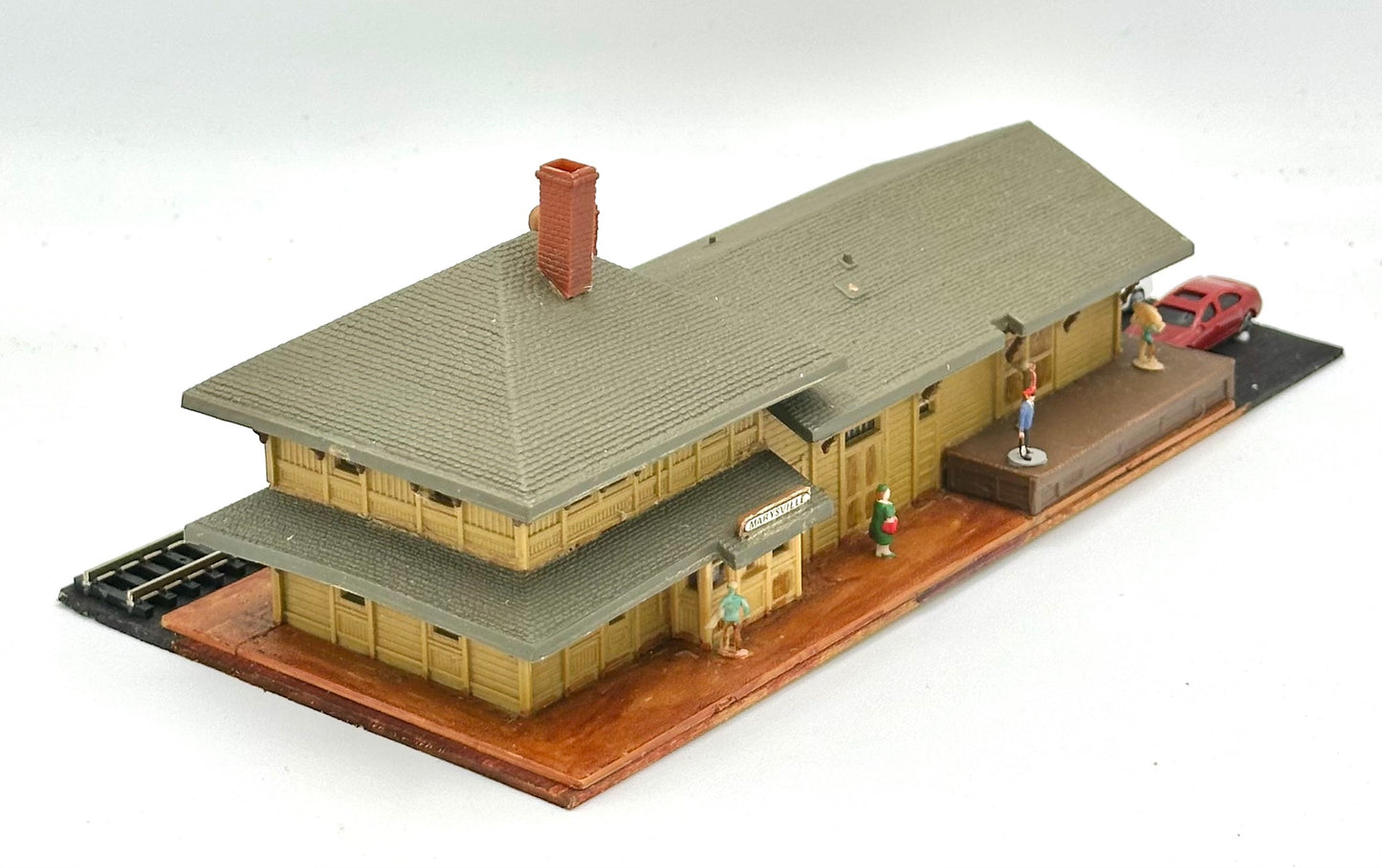 AHM N Scale "Marysville " Country Train Station, Fully Assembled. Lighted Diorama