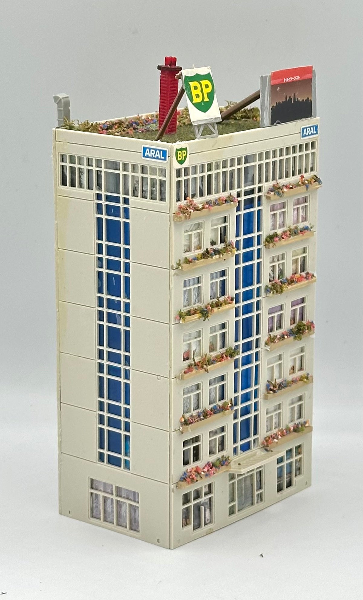 Outlands Style N Scale Custom Built/Painted 7-Story Tower Block with Balconies