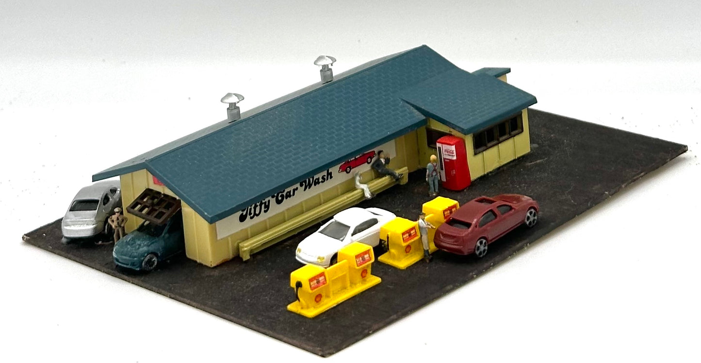 Bachmann N Scale "Jiffy Car Wash" And Gas Station Diorama
