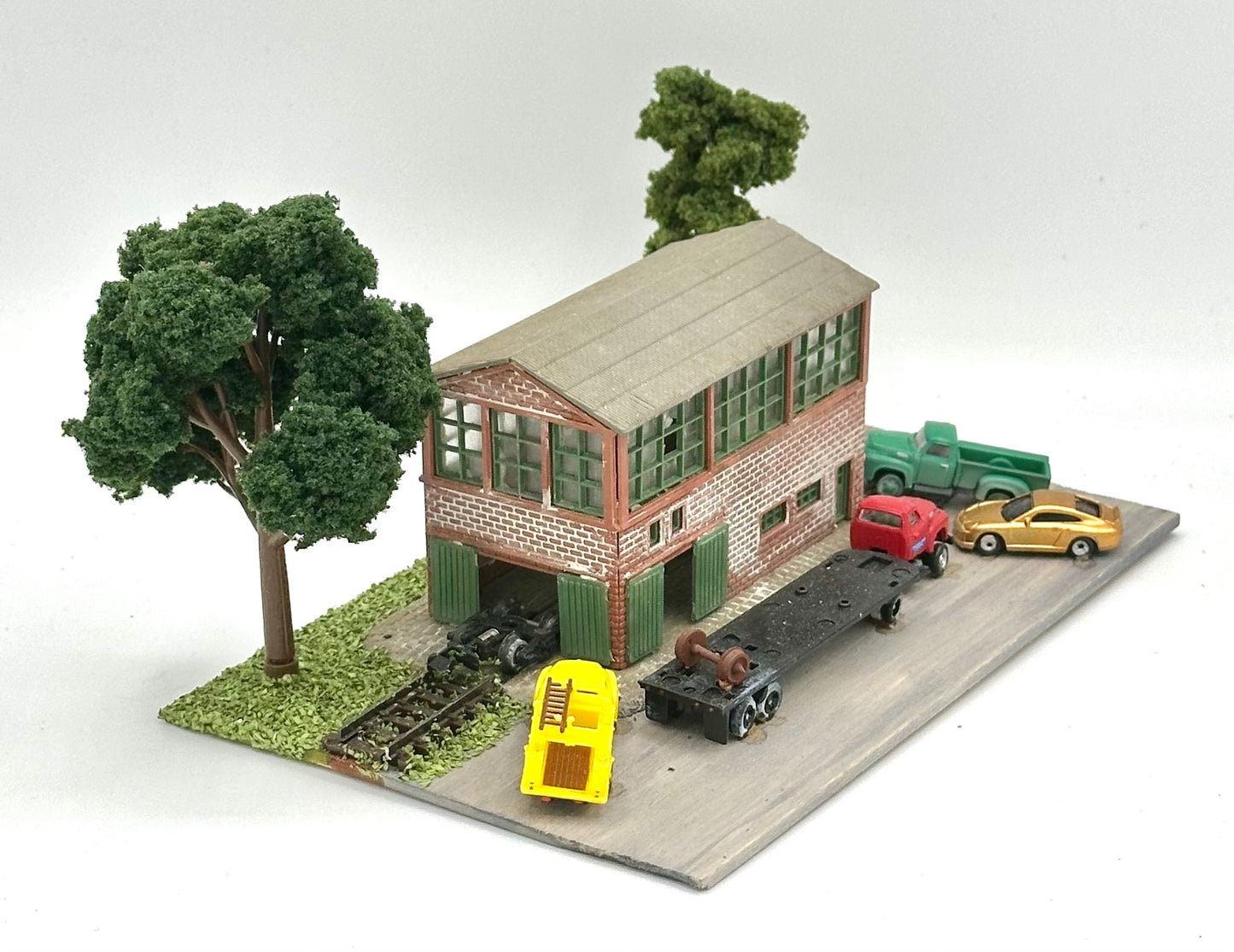 N Scale Custom Built/Painted/Weathered Engine Maintenance Shed New Diorama