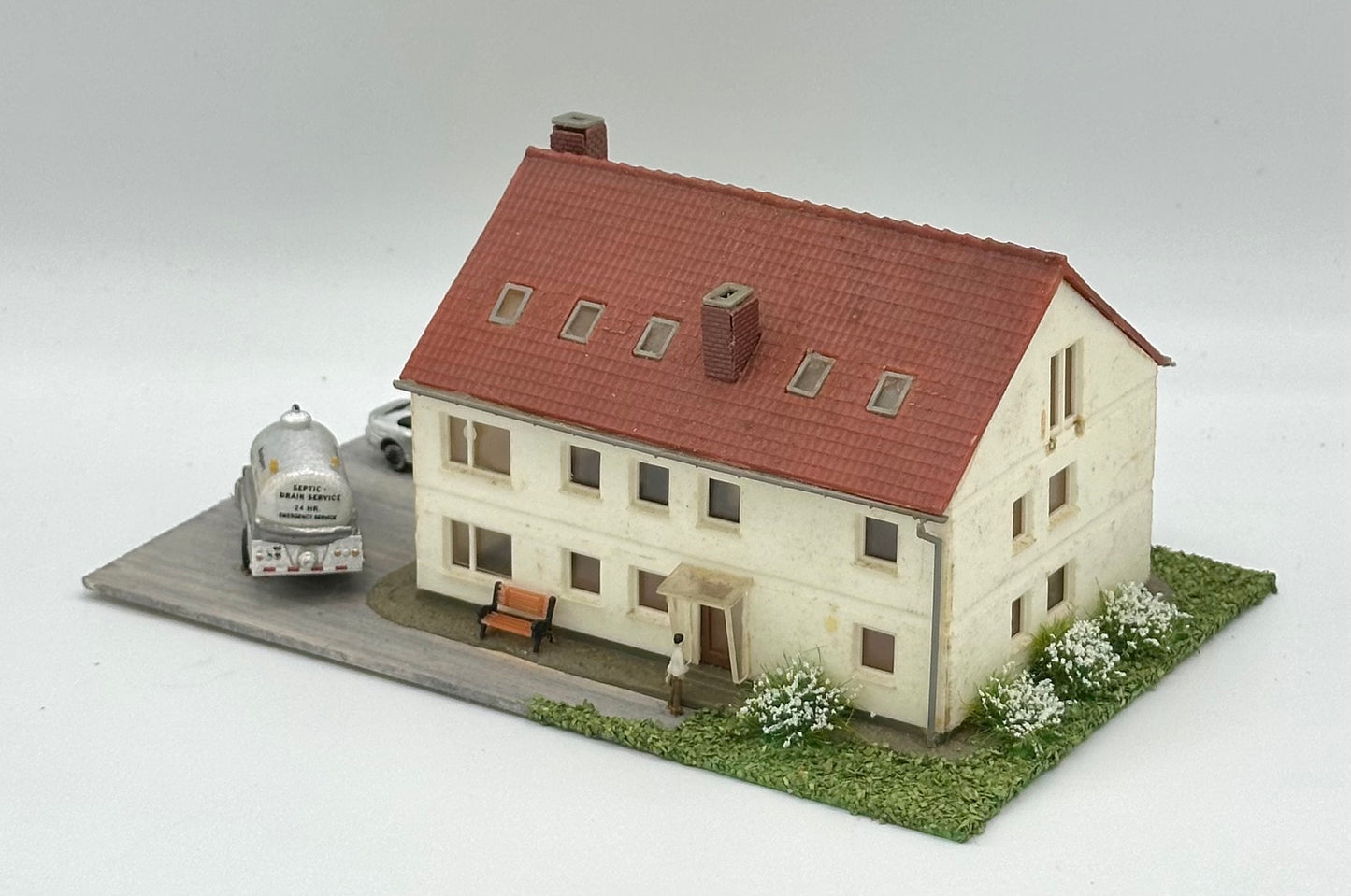 N Scale Modern Weathered 3-Story Apartment Building Fully assembled