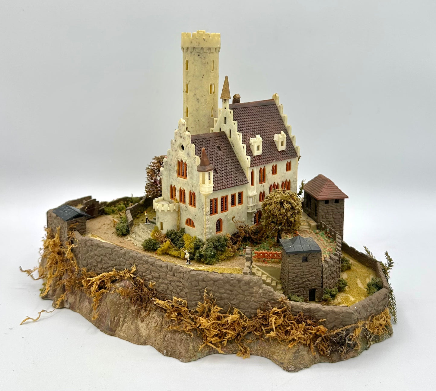 Very Rare Kibri Z Scale Lichtenstein Castle Custom Painted/Weathered Fully Assembled