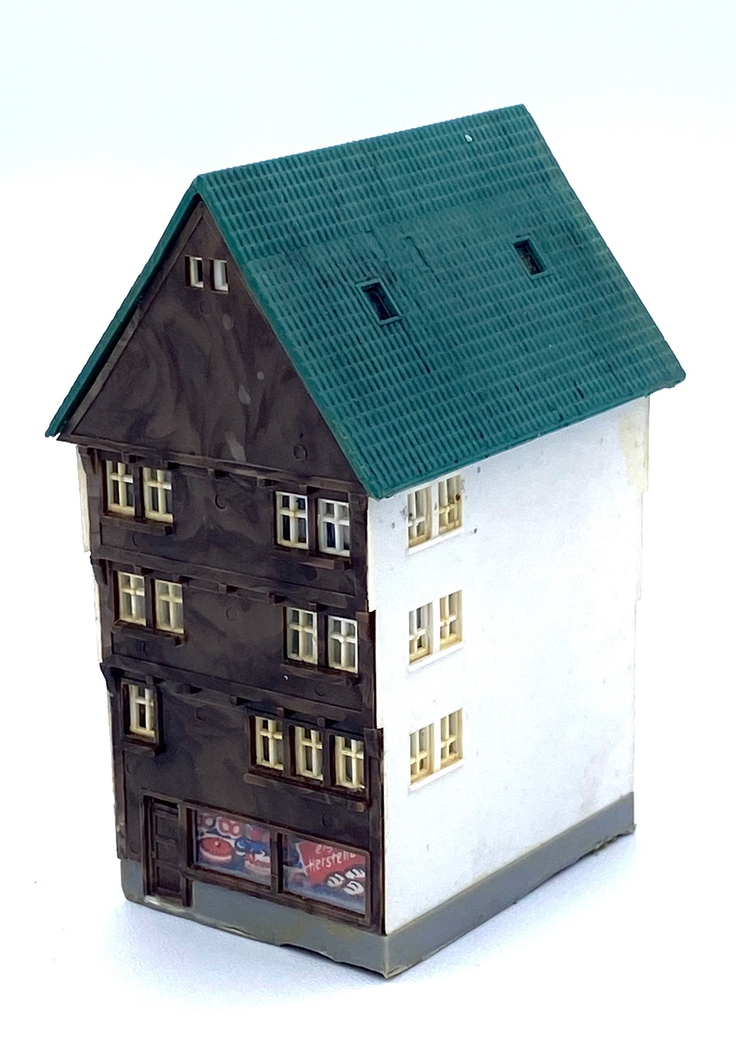 Kibri Z Scale 5-Story Apartments/ Ground Floor Shops Custom Painted Full Assembled