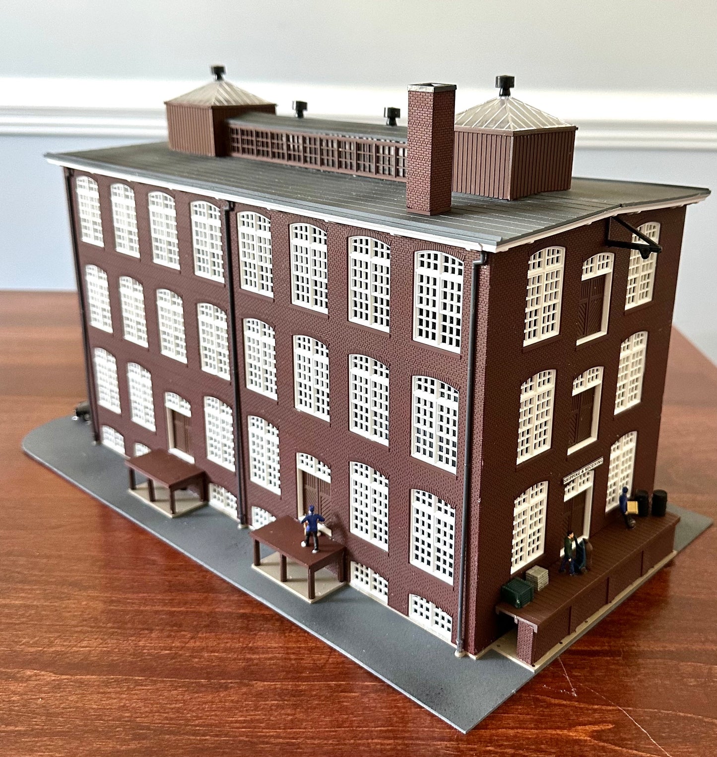Walthers Cornerstone 933-306 HO Scale Front St. Warehouse Custom Painted Fully Assembled Diorama