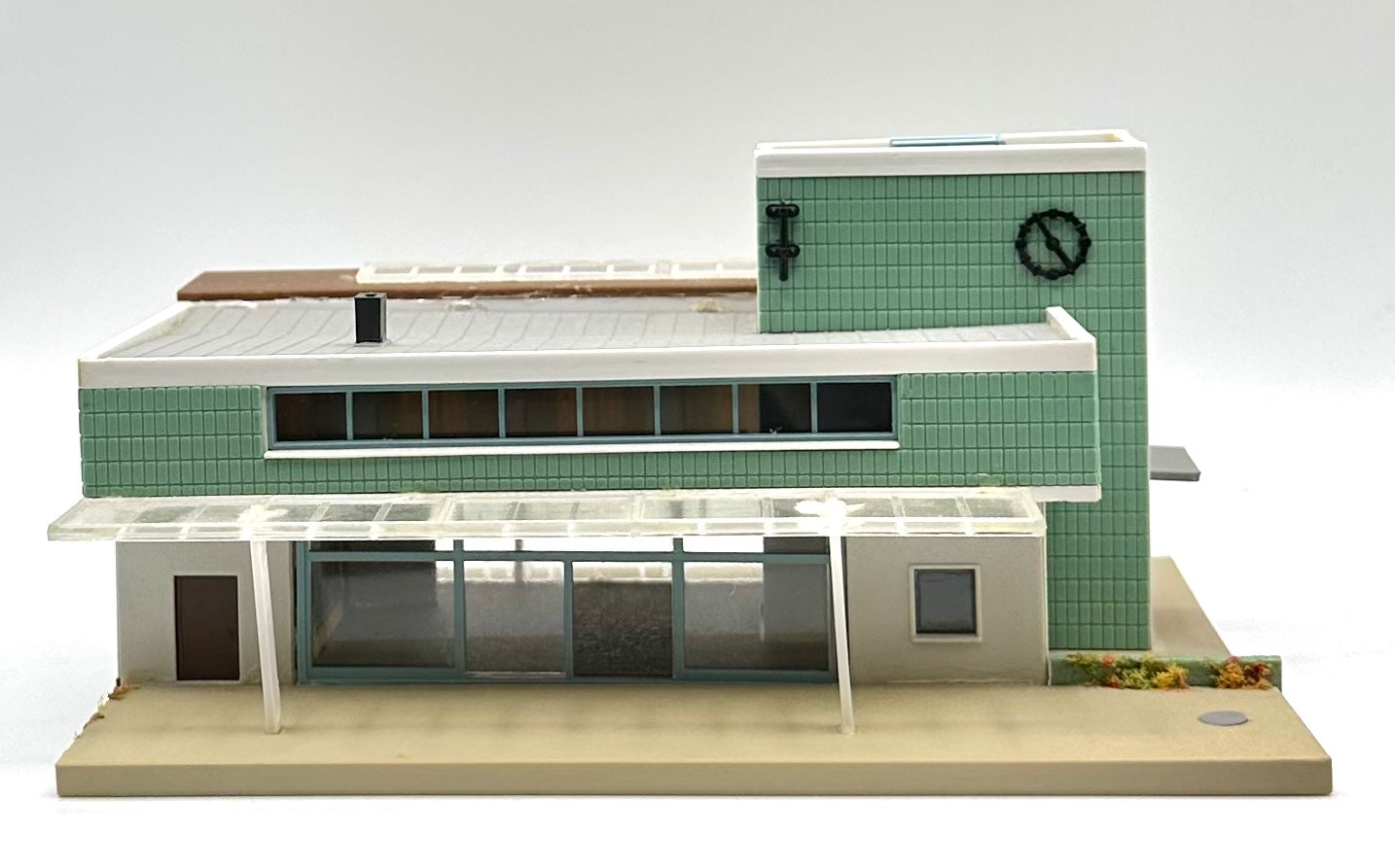 Vollmer N Scale 7510 Modern Mid Century Train Station.