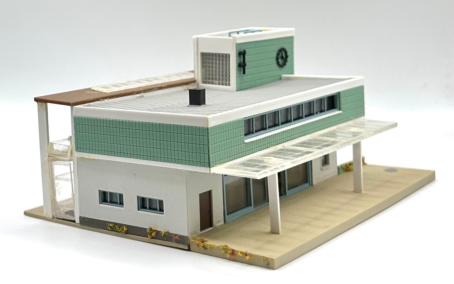 Vollmer N Scale 7510 Modern Mid Century Train Station.
