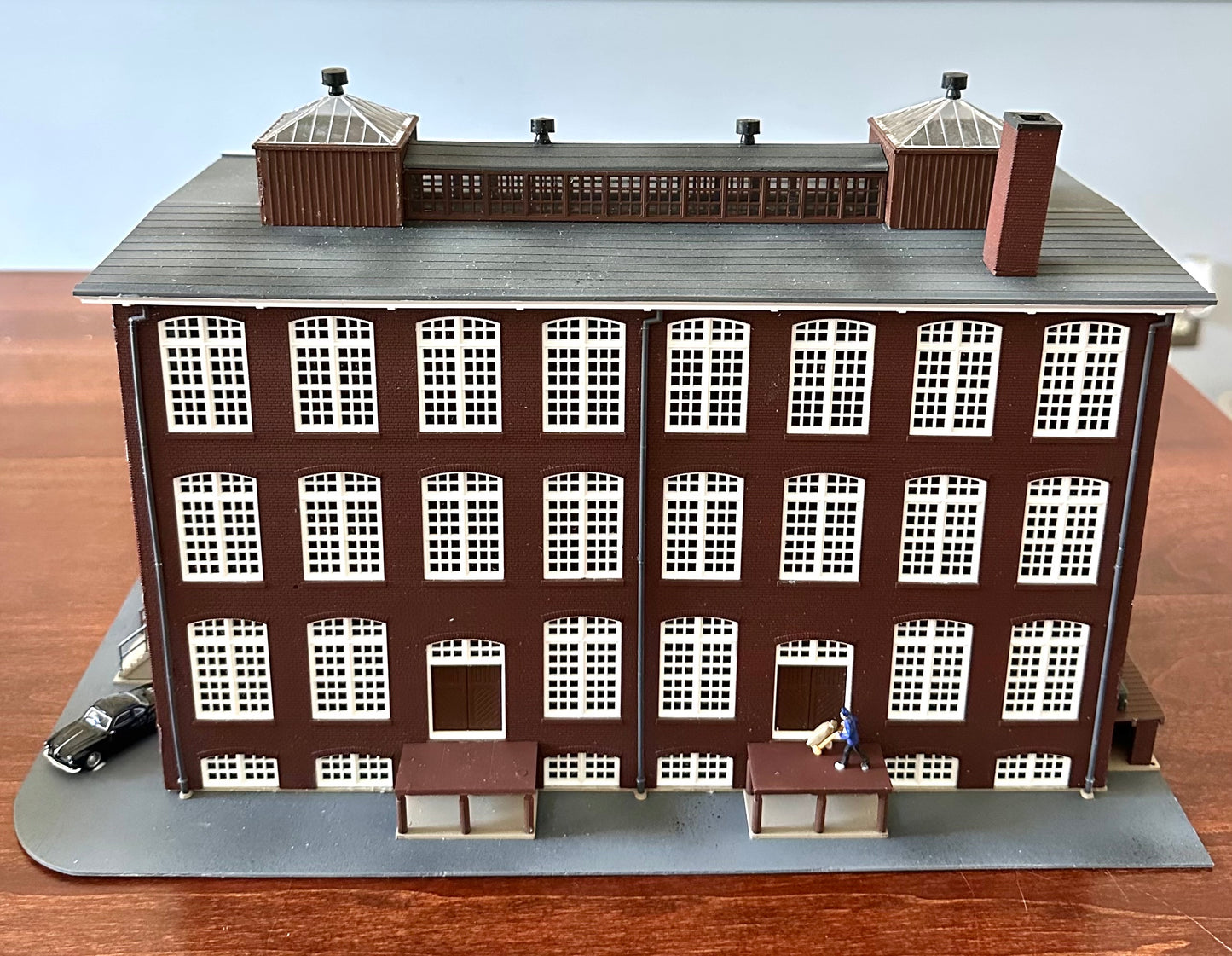 Walthers Cornerstone 933-306 HO Scale Front St. Warehouse Custom Painted Fully Assembled Diorama