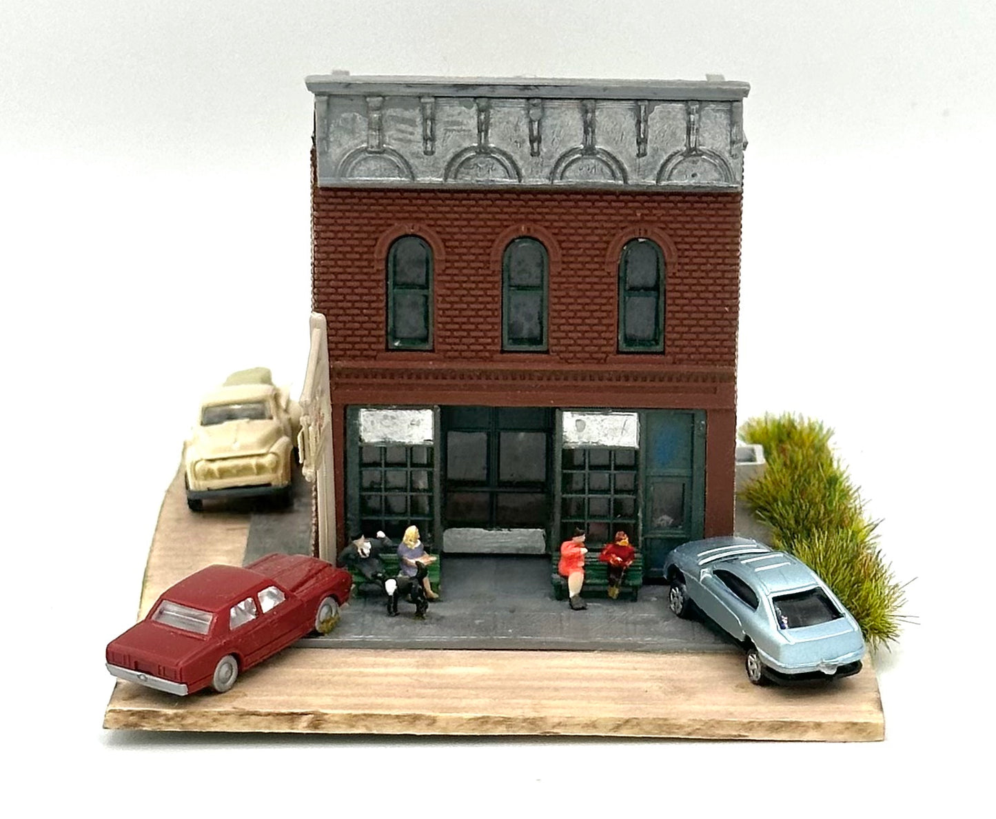 N Scale 2-Story Brick Built Custom Painted/Weathered Lighted Pet Shop