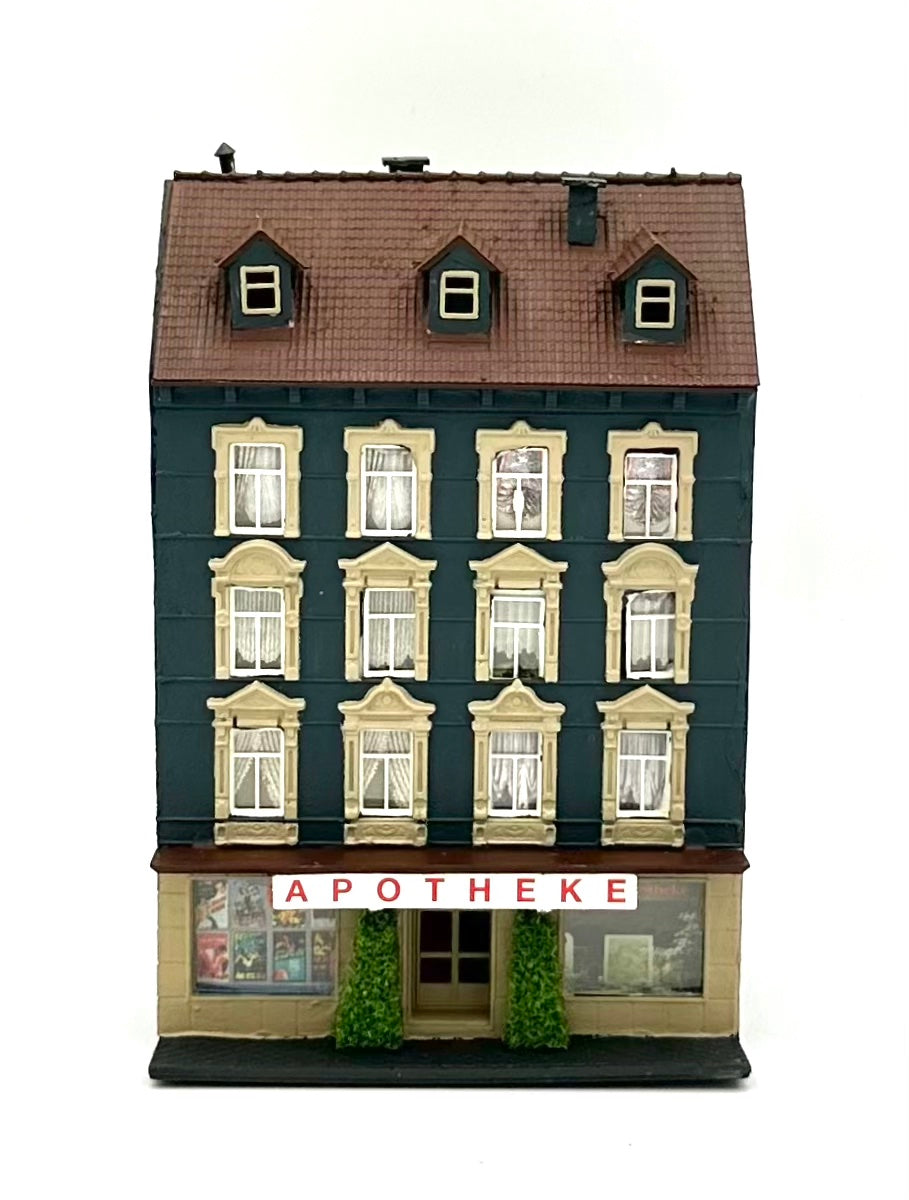 Pola N ScaleCustom Painted 5-Story Apartment Building/Apotheke