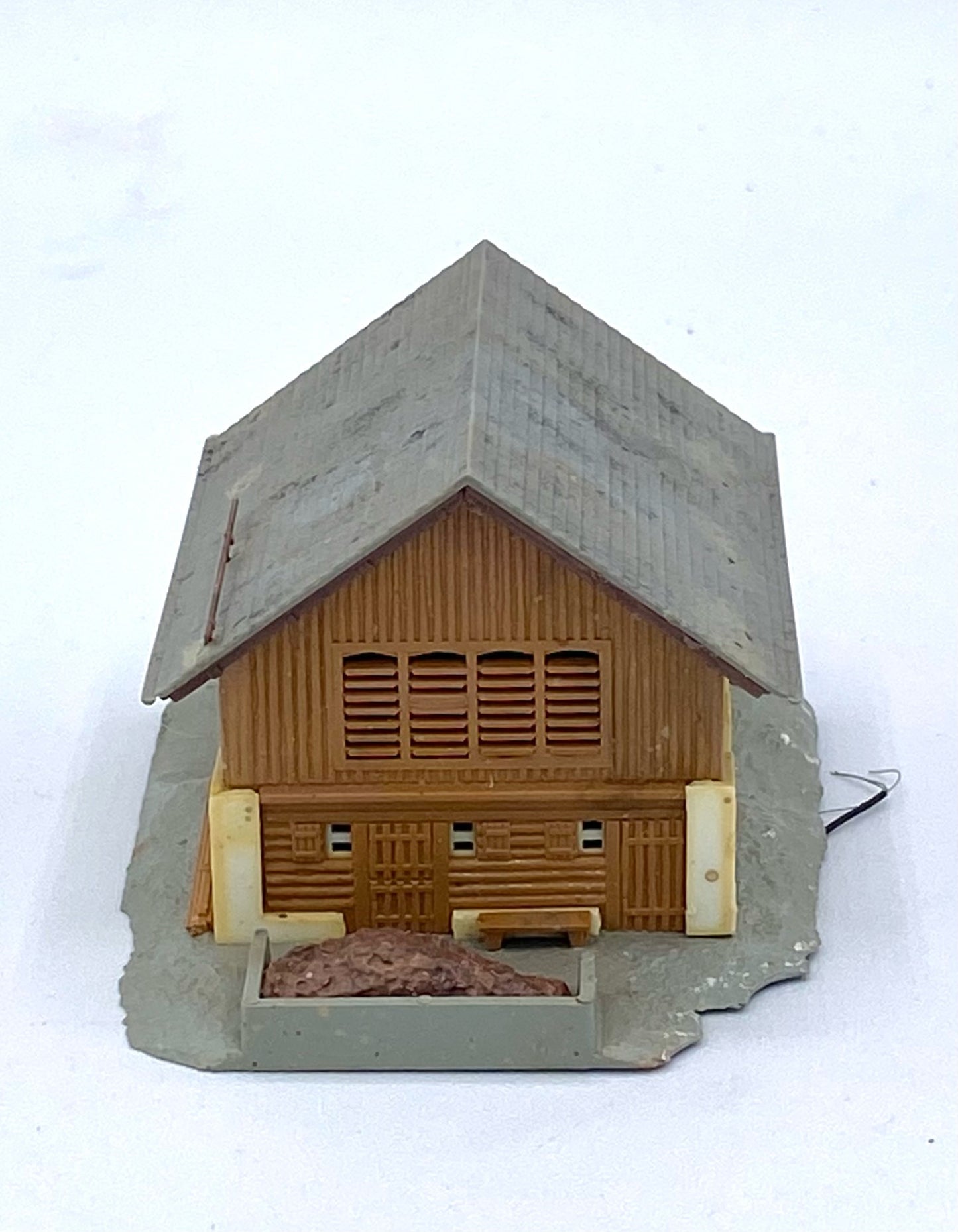 Kibri Z Scale 2-Story Apartments Custom Painted Swiss Style Chalet Building Full Assembled Lighted