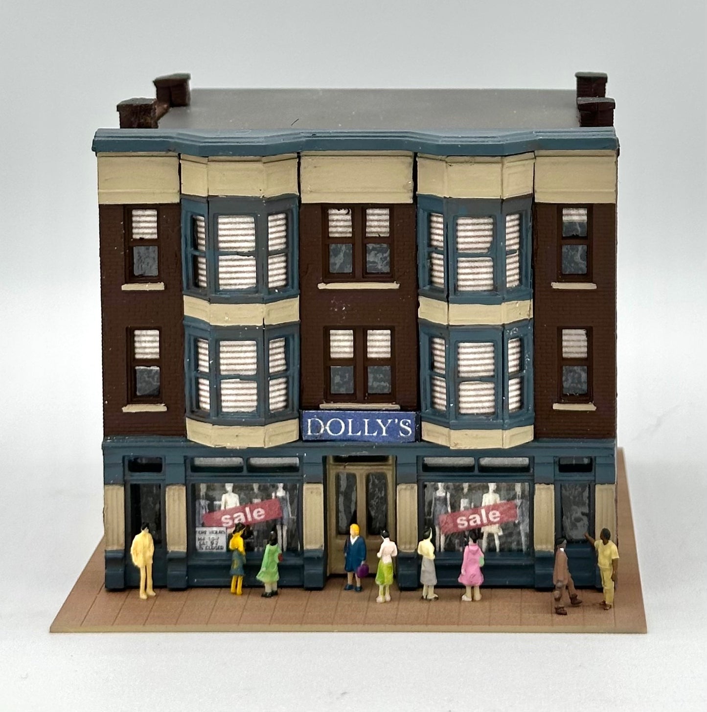 DPM Woodland Scenics N Scale Custom Painted "Dolly's" Boutique Lighted Diorama.