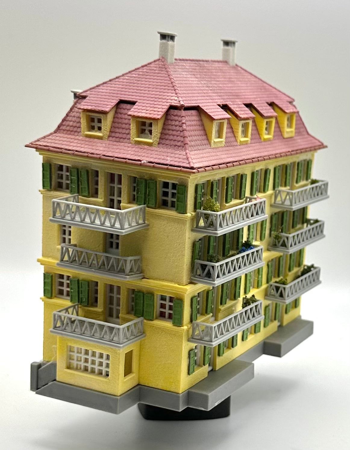 Kibri N Scale 37165 Apartment House with Balcony Building Kit