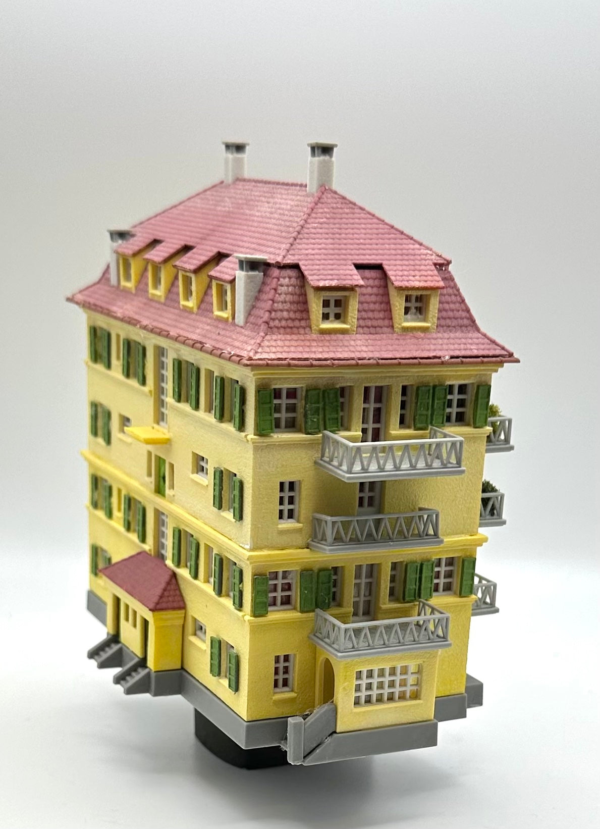 Kibri N Scale 37165 Apartment House with Balcony Building Kit