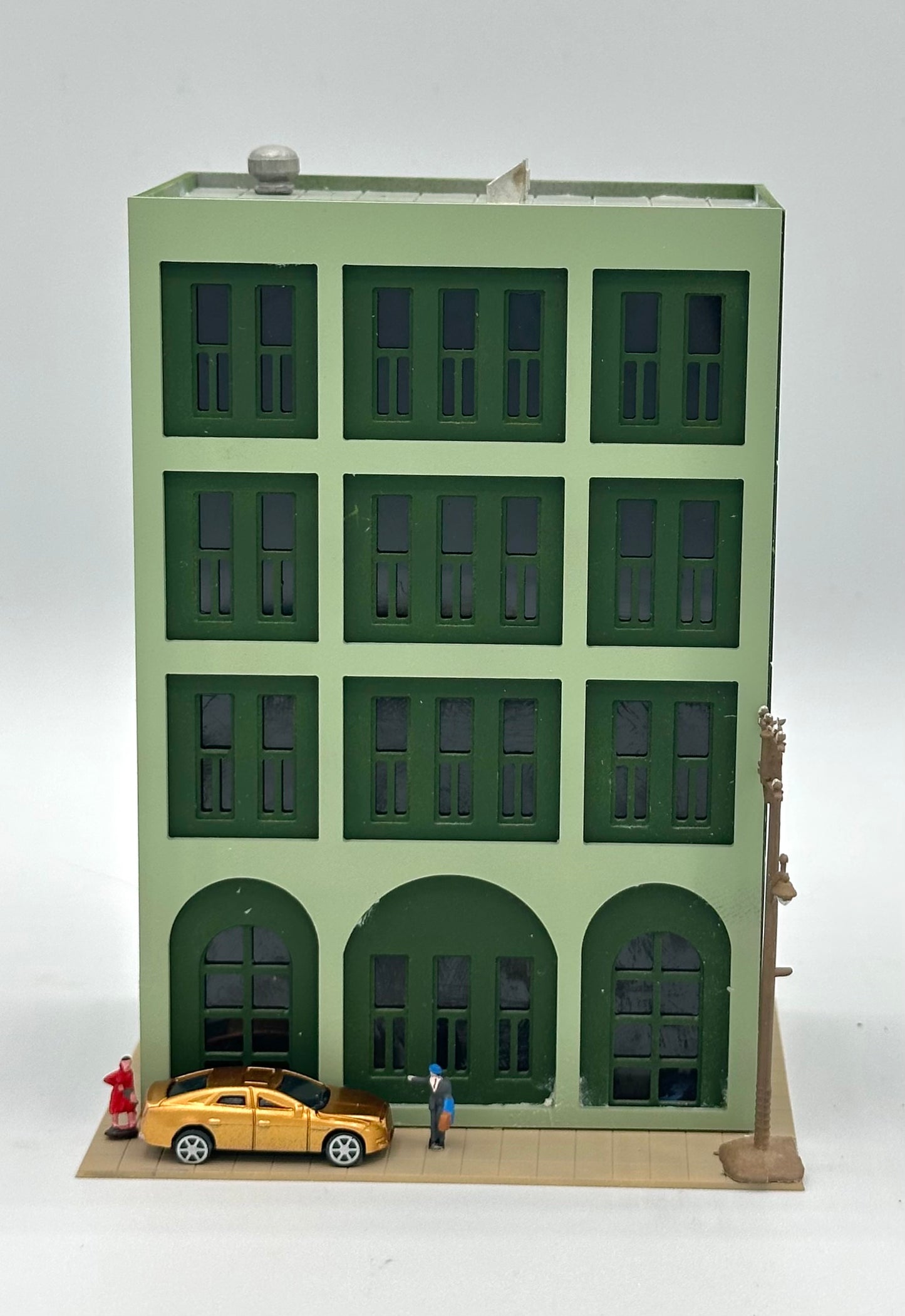 Outlands Style N Scale Custom Built/Painted 4-Story Tower Block + Vehicle/Street Figures