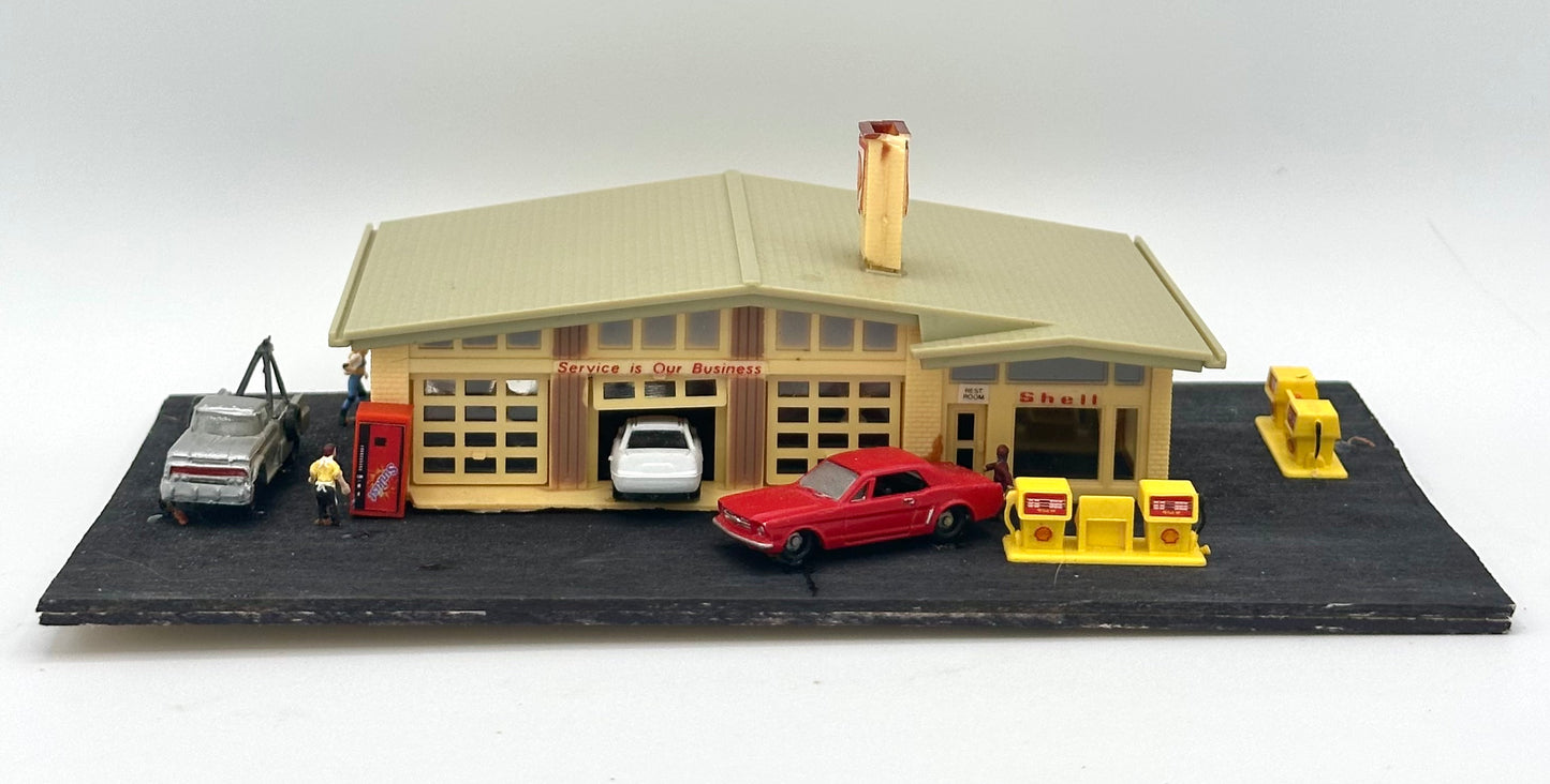 Bachmann N Scale Shell Gas Station Fully Assembled Diorama
