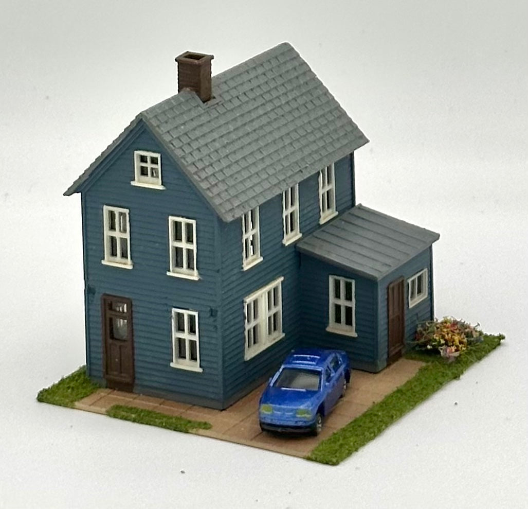 N Scale 3-Story Family House Custom Painted + Garden Fully Assembled
