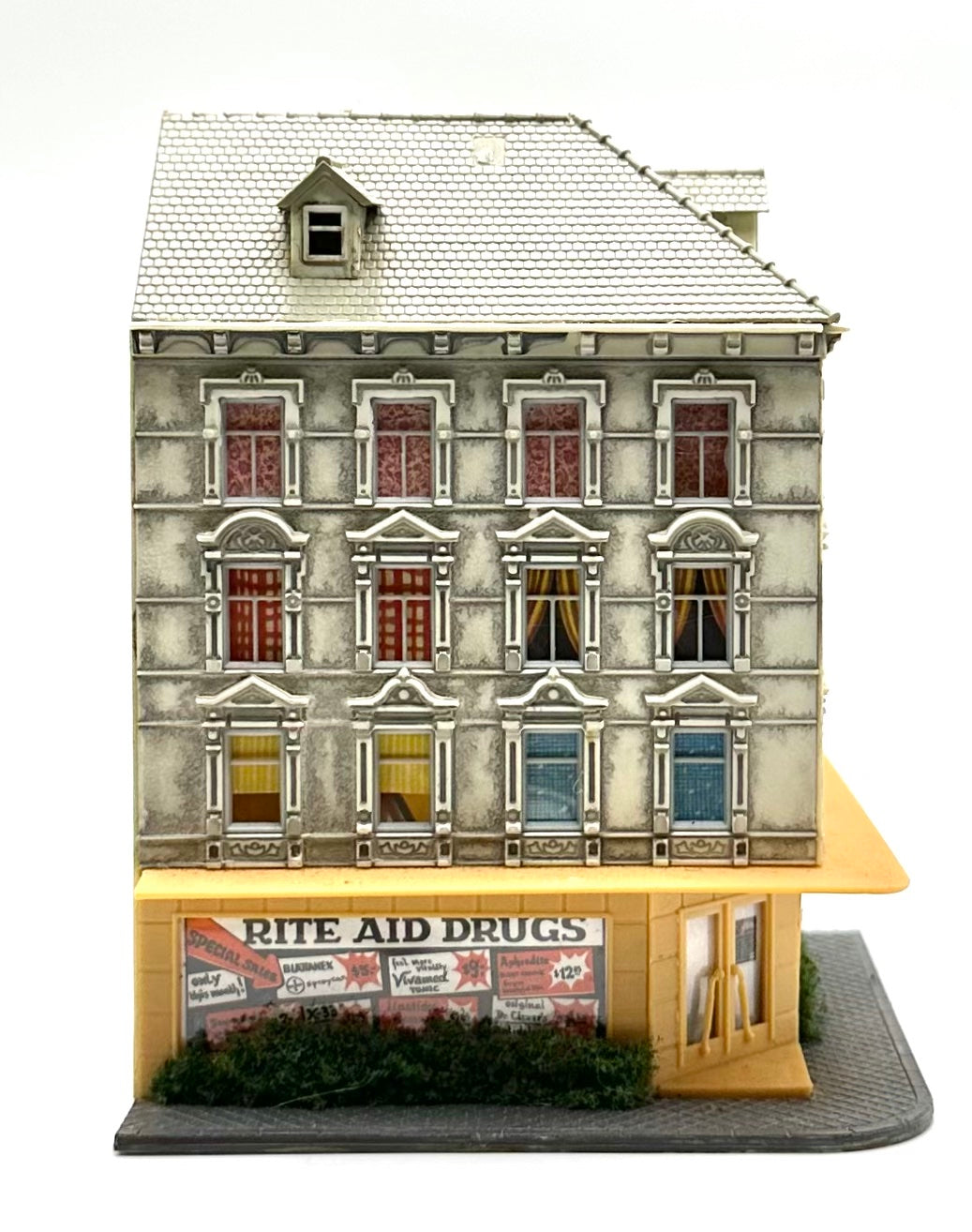 Pola N Scale Weathered 5-Story Corner Apartment & Rite Aid Store Building