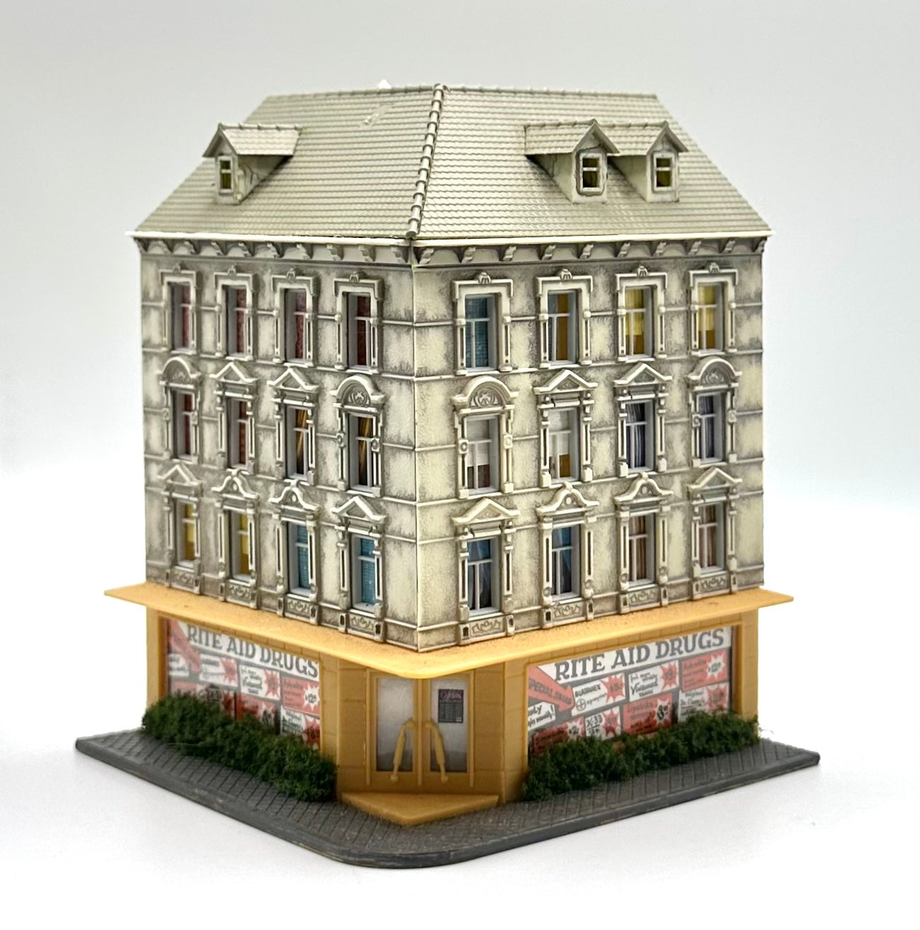 Pola N Scale Weathered 5-Story Corner Apartment & Rite Aid Store Building