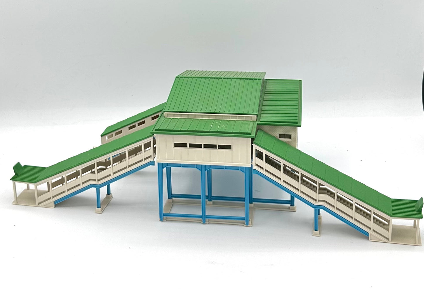 Kato N Scale 23200 Overhead Railroad Station