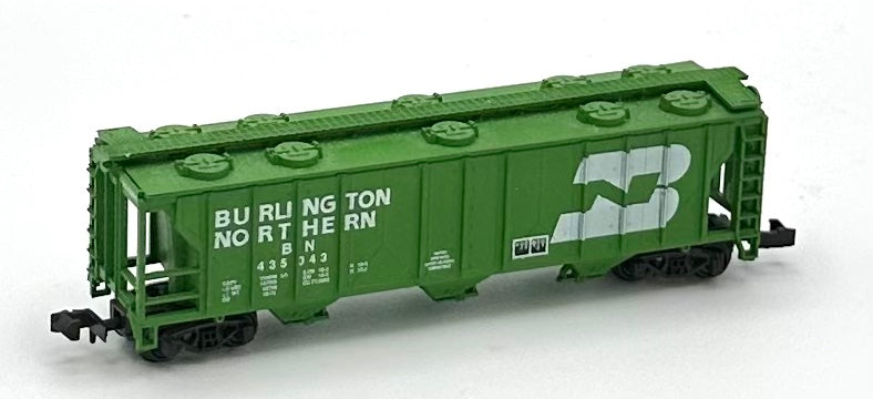 Atlas N Scale 3734 Burlington Northern 3 bay Covered Hopper BN 460020. Roof Walkway