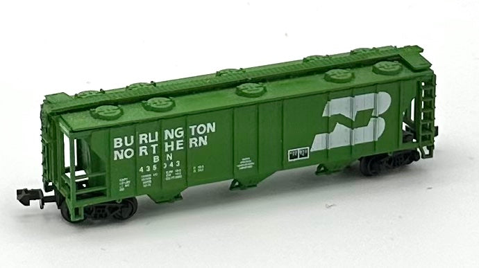 Atlas N Scale 3734 Burlington Northern 3 bay Covered Hopper BN 460020. Roof Walkway