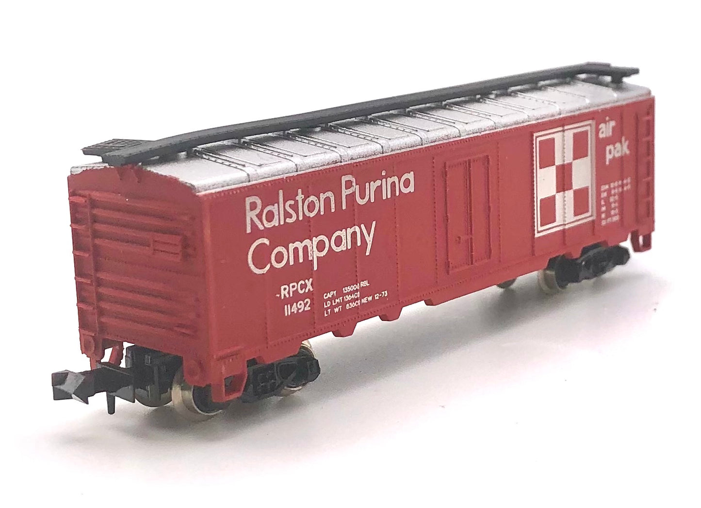 Model Power 3401 N scale Ralston Purina Co. Boxcar w/roof walkway RPCX 11492