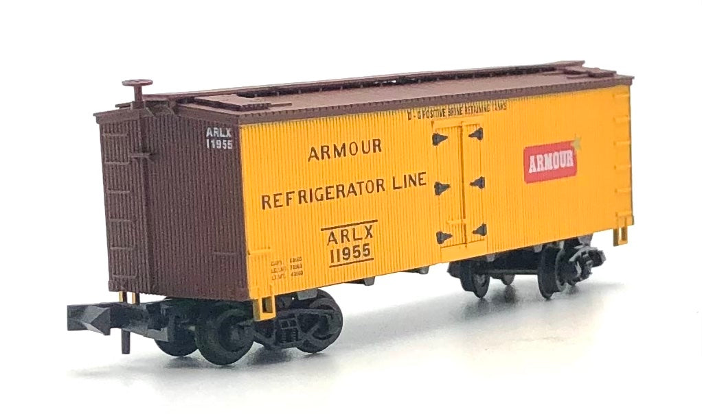 RoundHouse 86804 N Scale 36' Amour Steel Reefer+MDC Knuckle coupler conversion