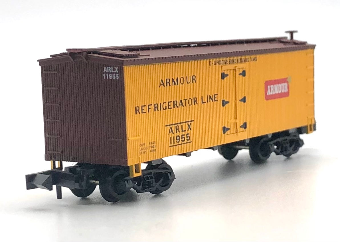 RoundHouse 86804 N Scale 36' Amour Steel Reefer+MDC Knuckle coupler conversion