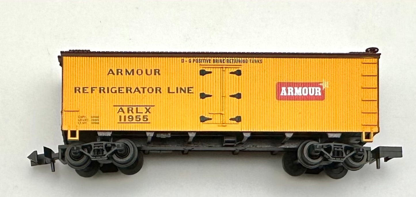 RoundHouse 86804 N Scale 36' Amour Steel Reefer+MDC Knuckle coupler conversion