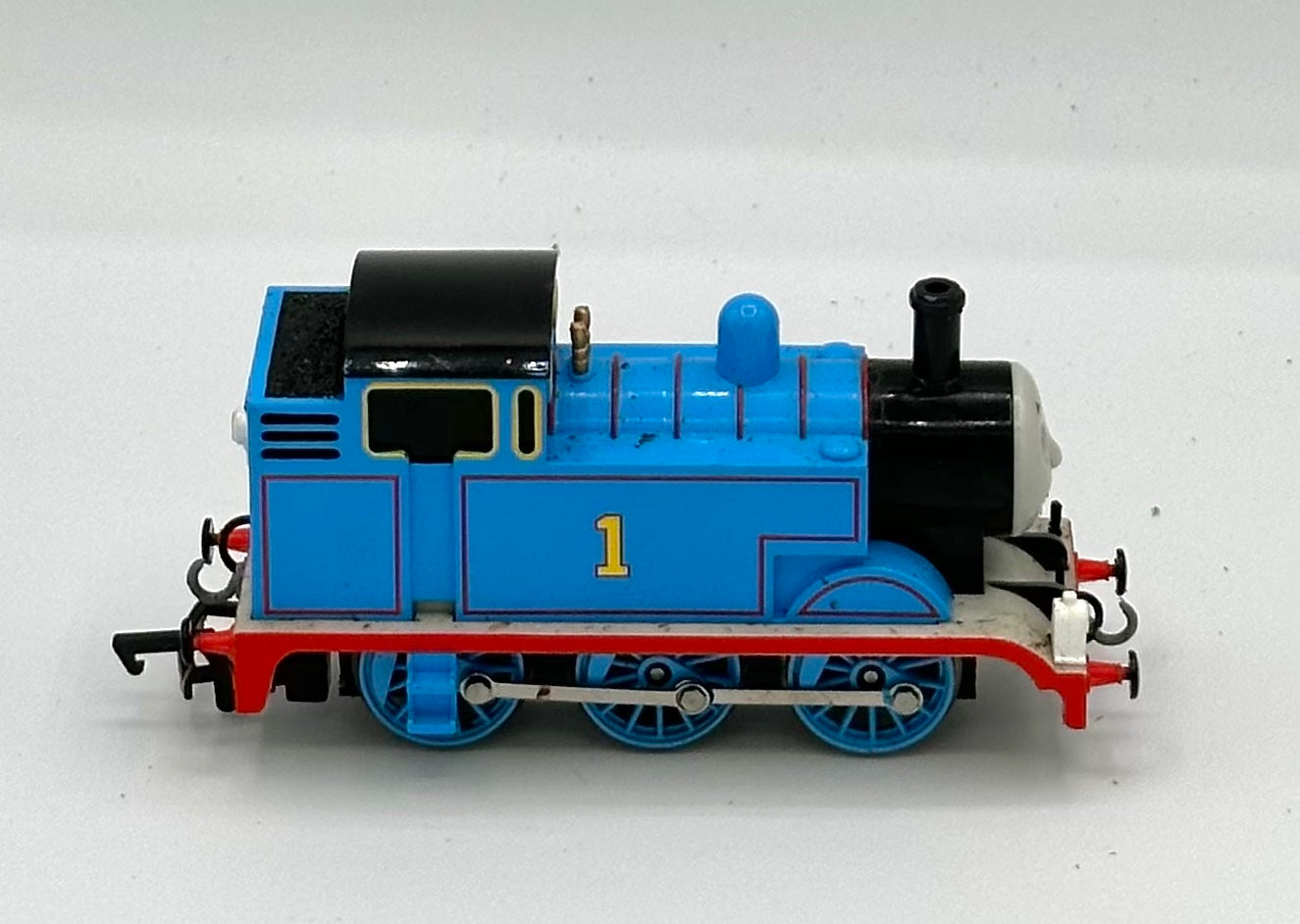 Bachmann HO Scale Thomas &amp; Friends Thomas "1" Engine + Coaches "Annie", "Clarabel " and Troublesome Trucks