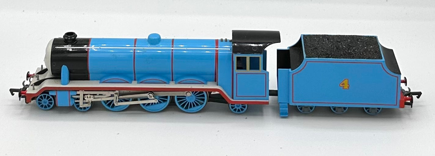 Bachmann HO Scale Thomas & Friends Gordon "4" Engine + 3 76034 Composite Coaches