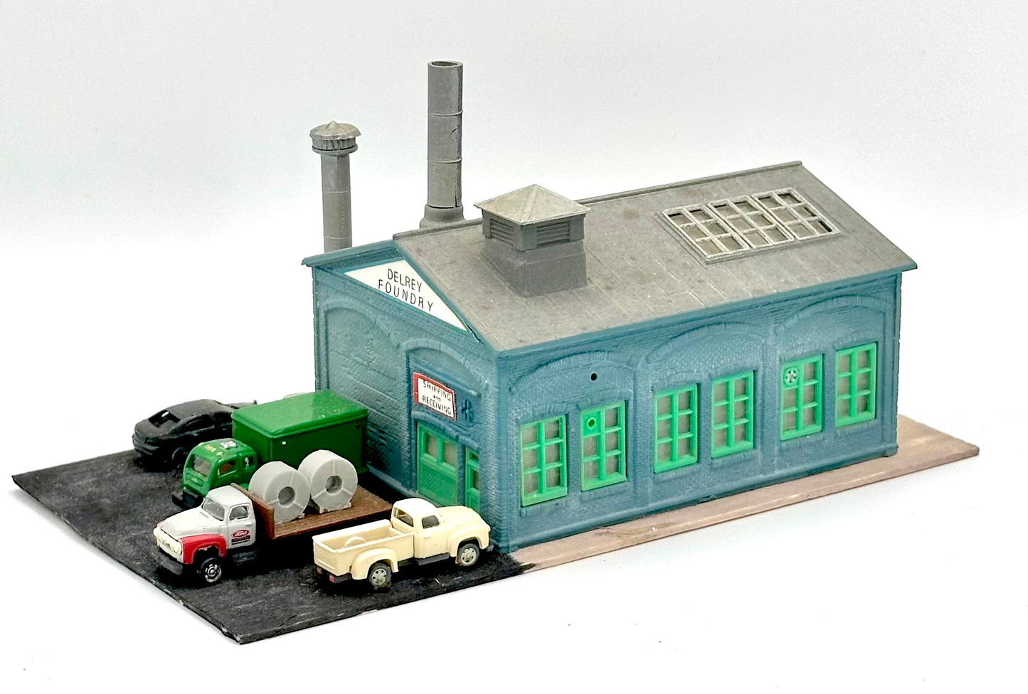 Revell N Scale Single Story Del Rey Foundry Diorama Lighted Fully assembled