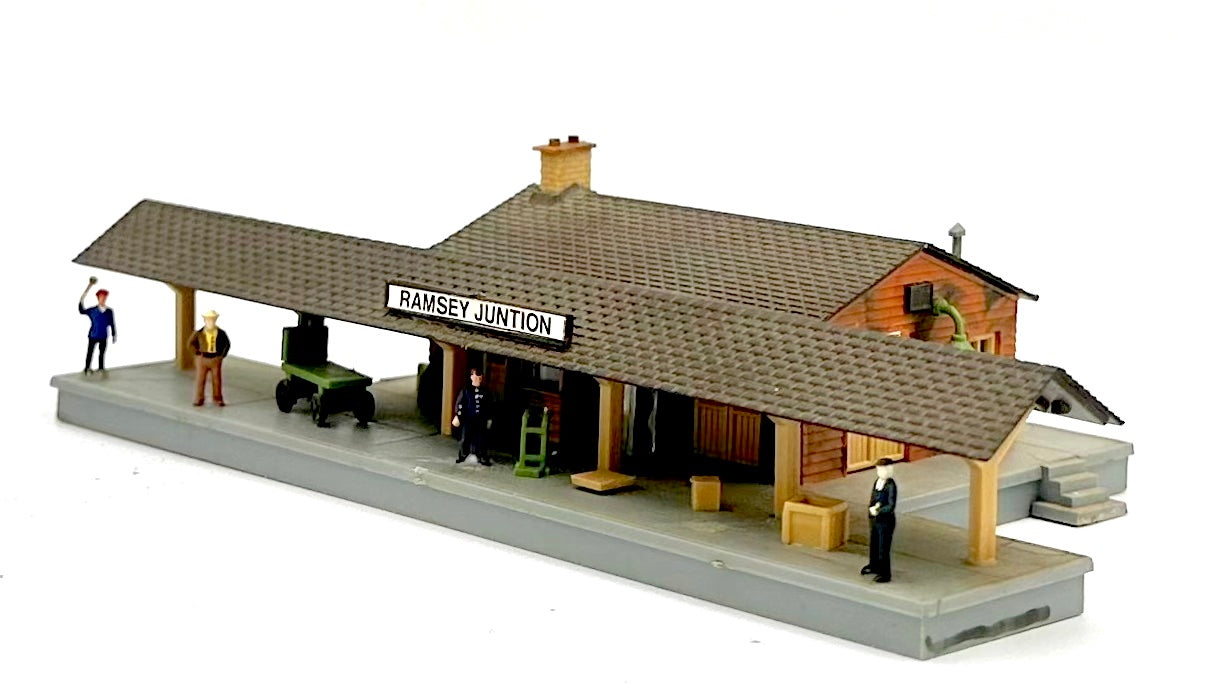 AHM N Scale 5899 "Ramsey Junction " Country Train Station, Fully Assembled.