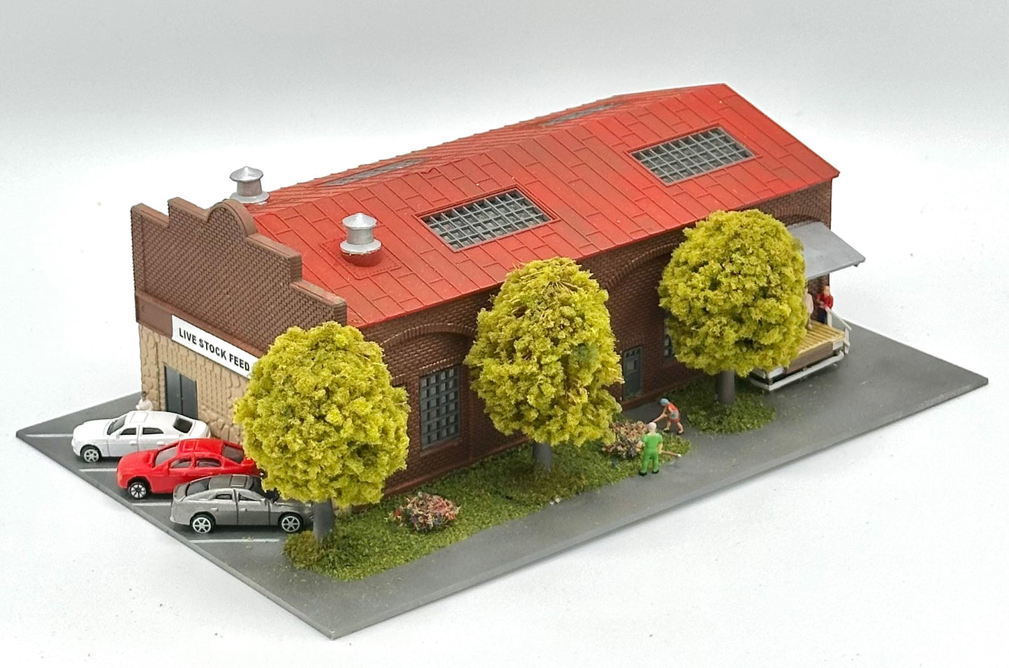 Model Power N Scale Custom Painted/Weathered Live Stock Feed Supply New Diorama Lighted