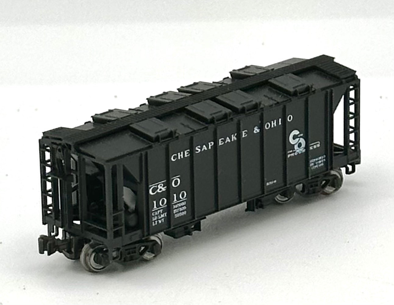 Kato N Scale Chesapeake & Ohio 2 Bay Covered Hopper Freight Car