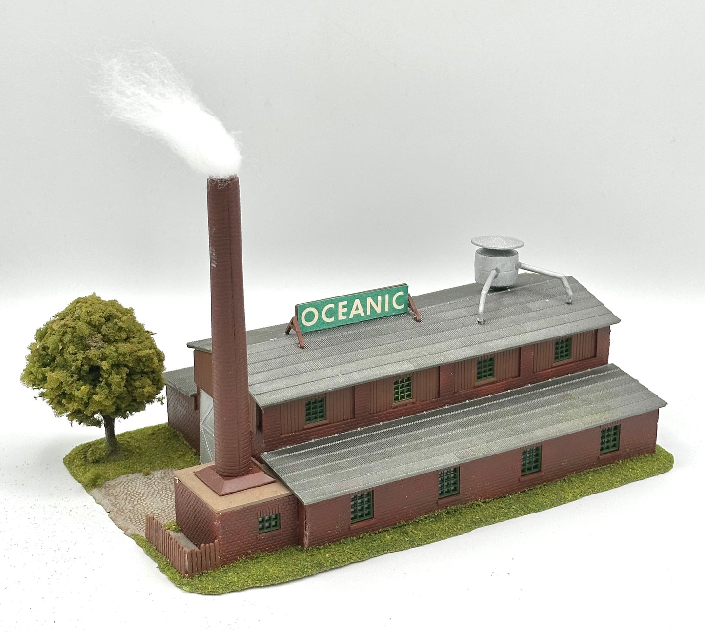 Atlas N Scale Oceanic Factory/ Maintenance Shop Fully Assembled