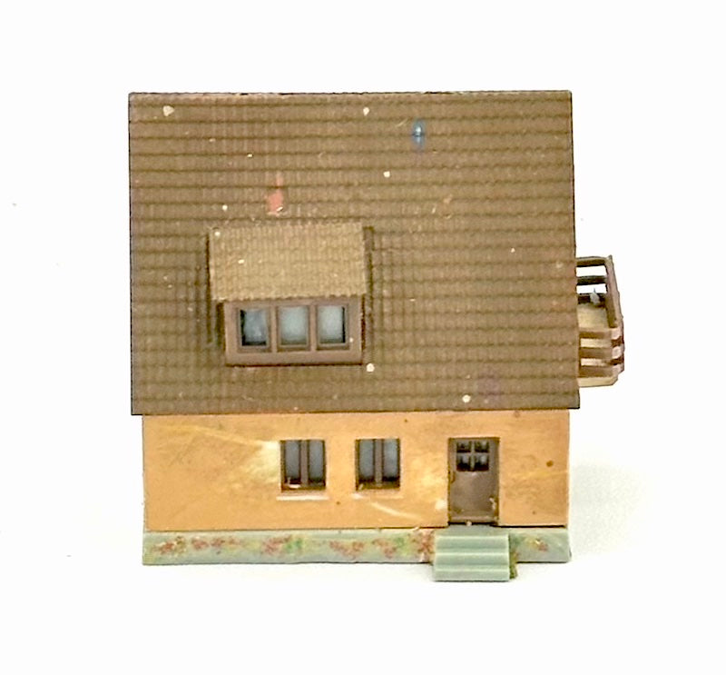 Kibri Z Scale 3-Story Town House Weathered Fully Assembled Lighted