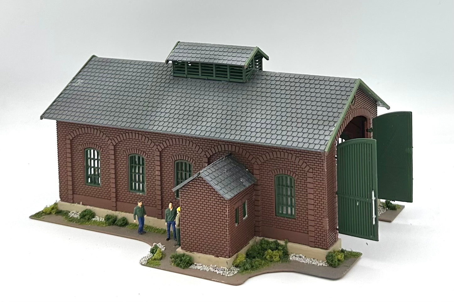 Heljan 1761 HO Scale Custom Painted Fully Assembled Engine Shed