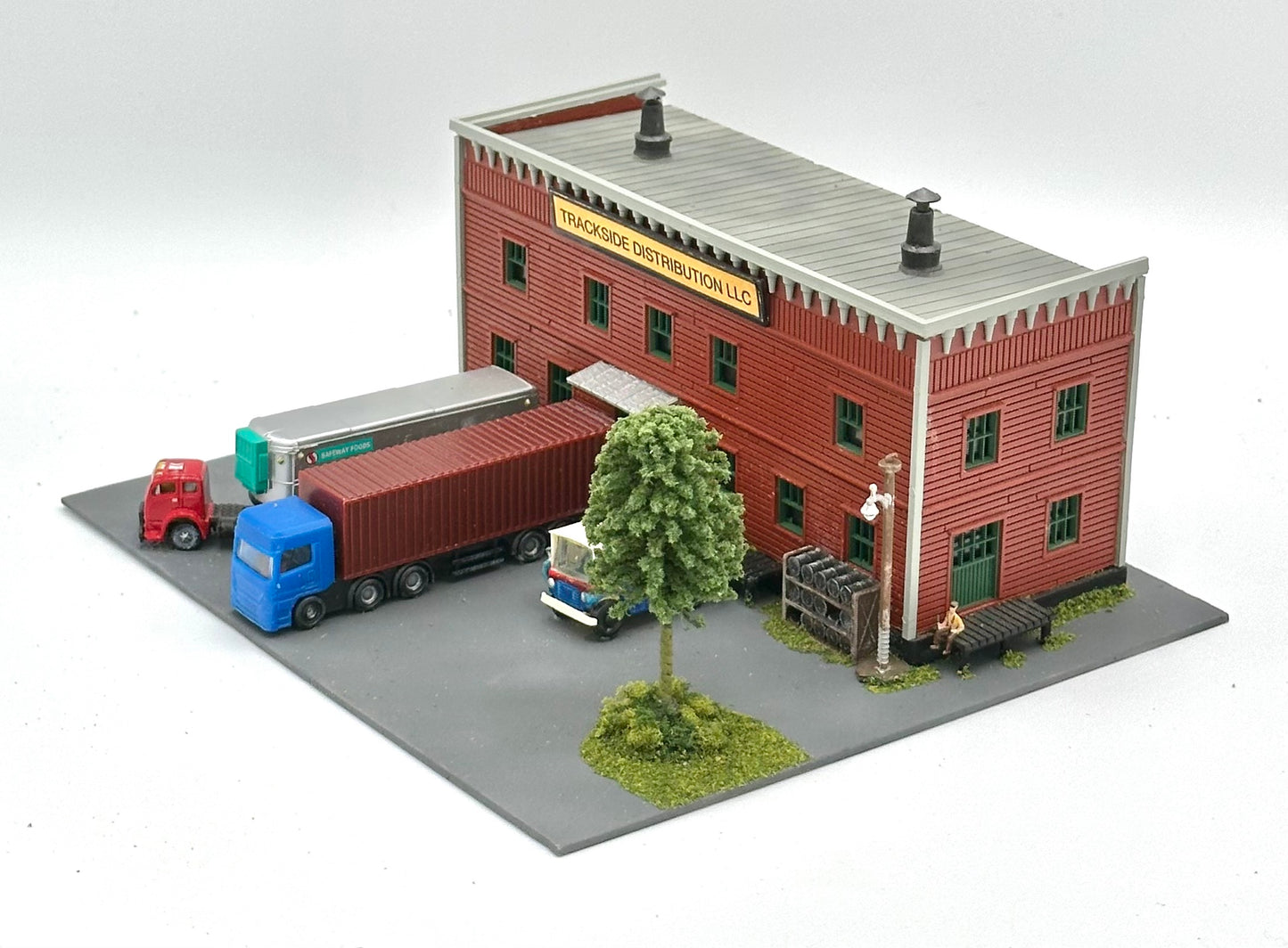 Heljan Con-Cor N Scale Weathered Custom Furniture Factory Diorama