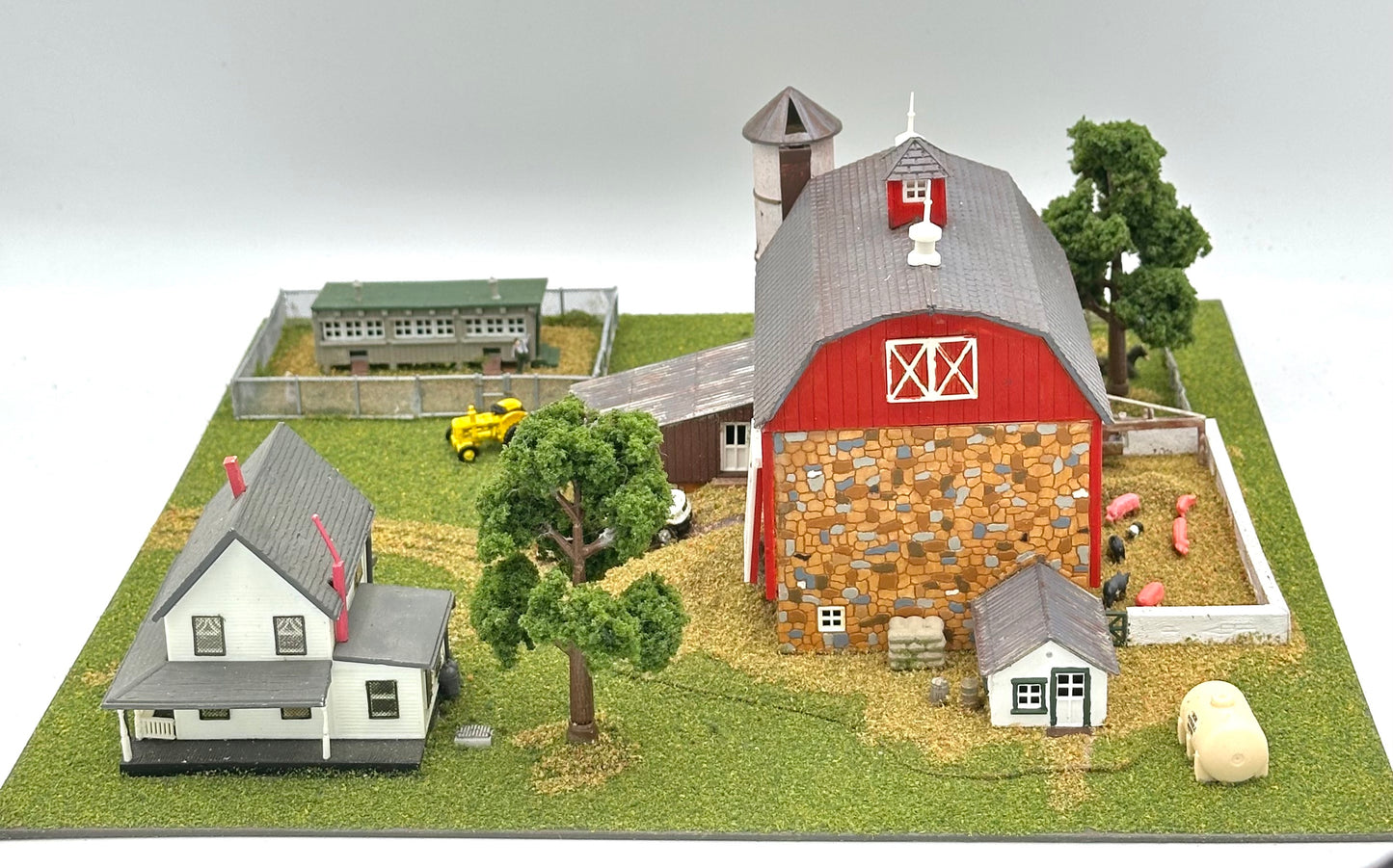 Model Power N Scale 1517 Custom Barn, Farm House, Chicken Coop, Silo, Farm Yard Diorama