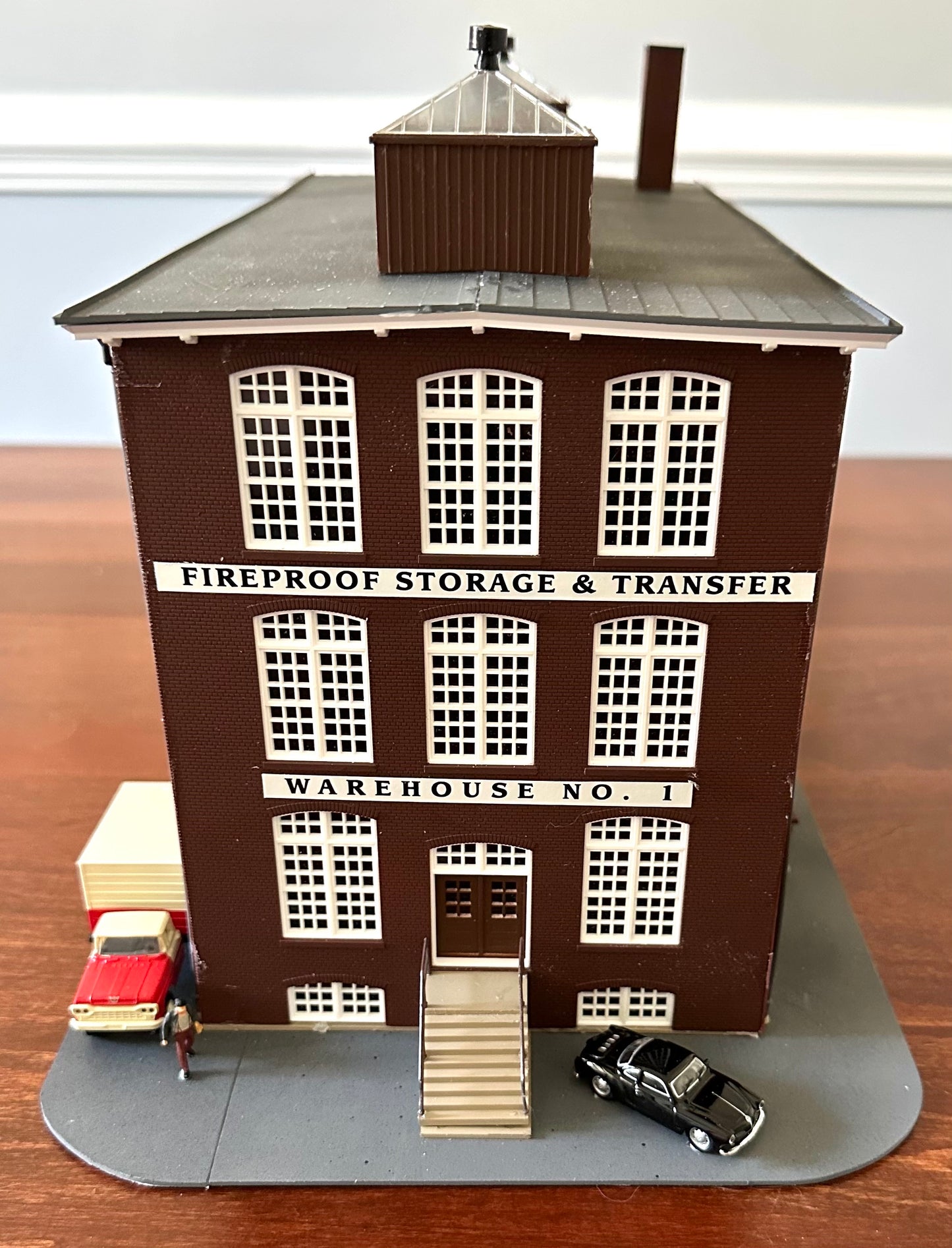 Walthers Cornerstone 933-306 HO Scale Front St. Warehouse Custom Painted Fully Assembled Diorama