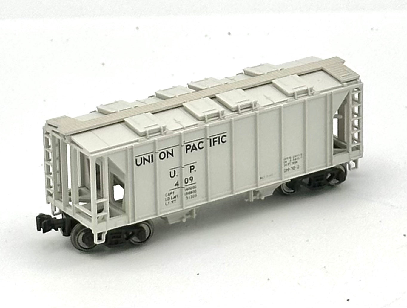 Kato N Scale Union Pacific 2 Bay Covered Hopper Freight Car