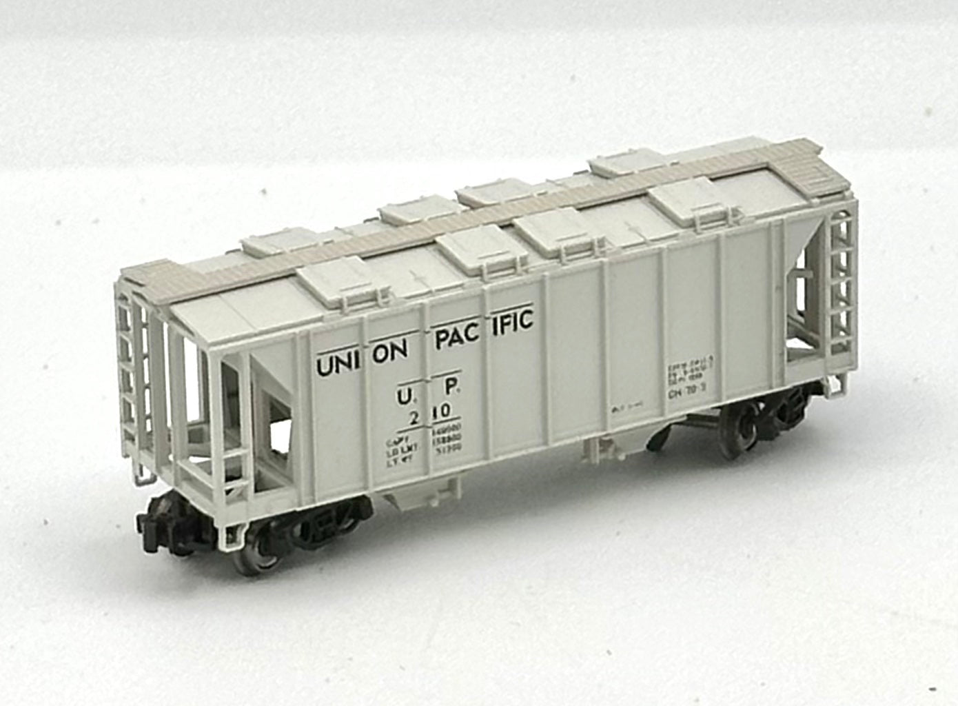 Kato N Scale Union Pacific 2 Bay Covered Hopper Freight Car