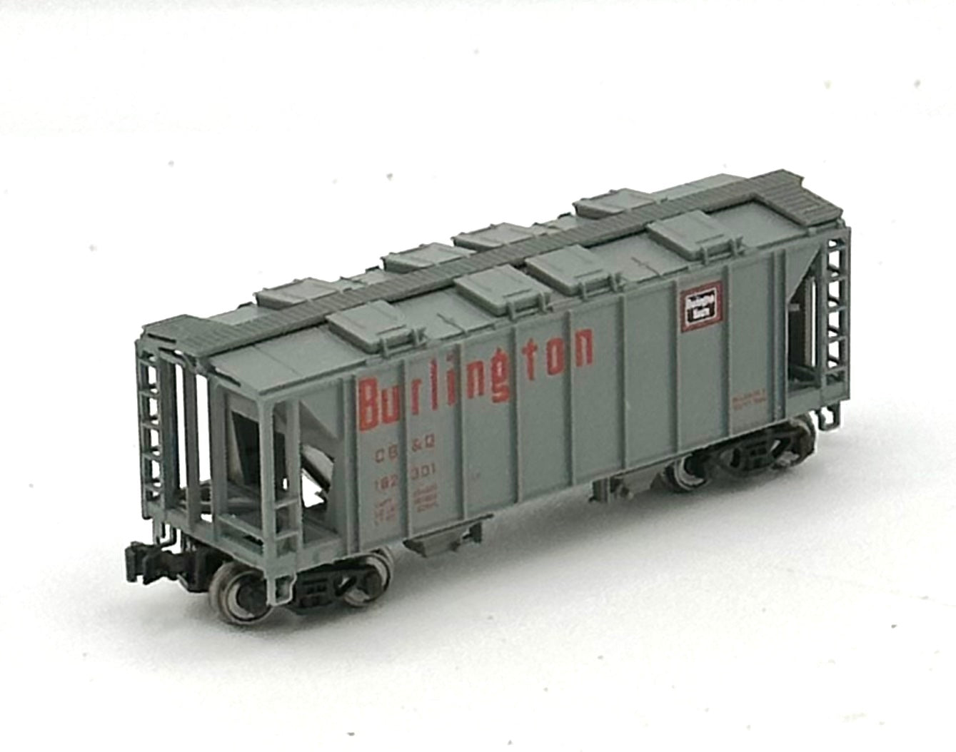 Kato N Scale Burlington 2 Bay Covered Hopper Freight Car