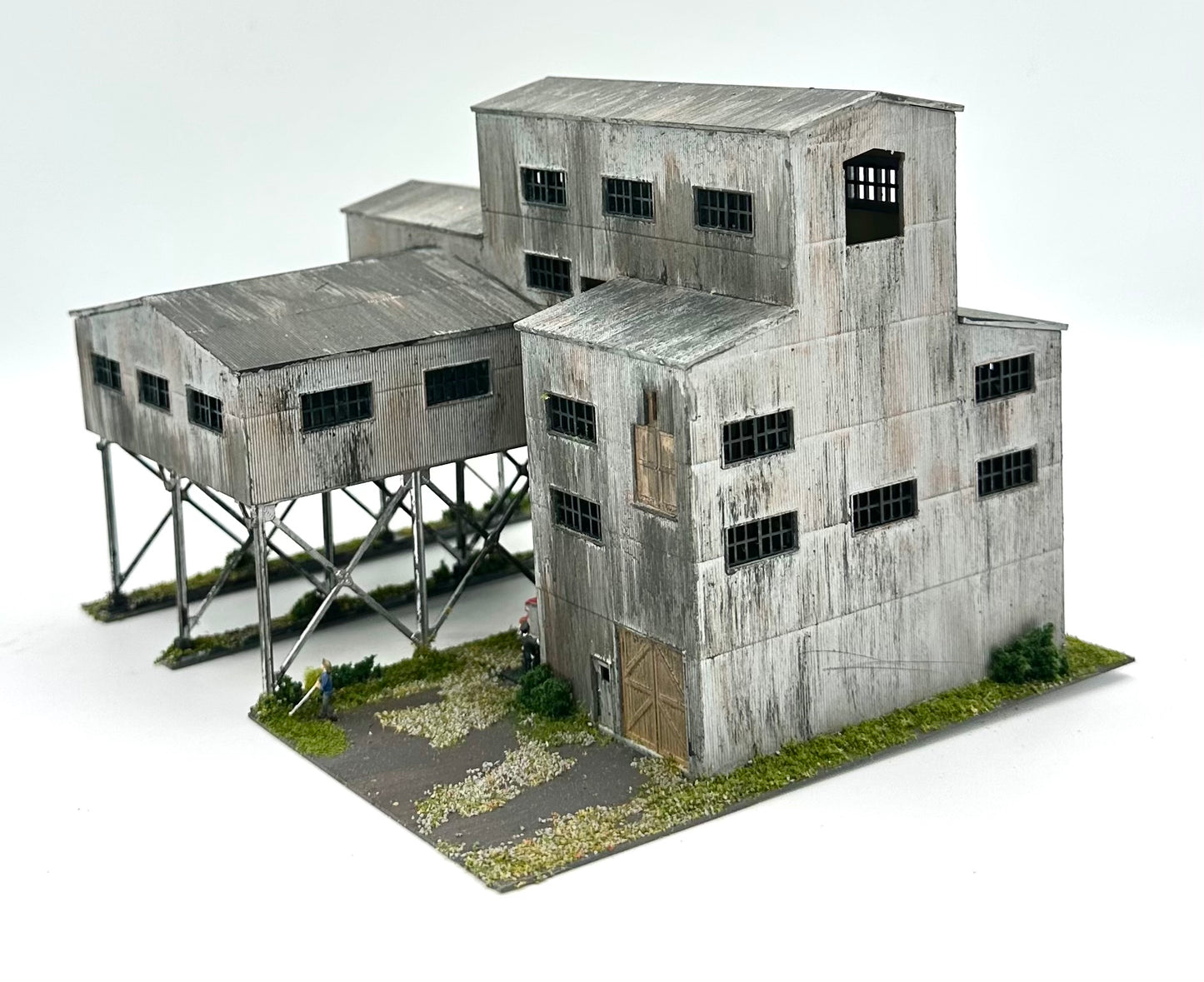 Walthers Cornerstone 933-3836 N Scale Custom Painted/Weathered Fully Assembled New Diorama